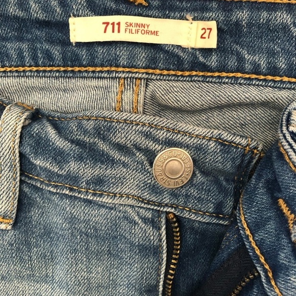 Levi’s 711 Skinny Jeans Size 27 Distressed with Patches Medium Blue Wash - Picture 2 of 16